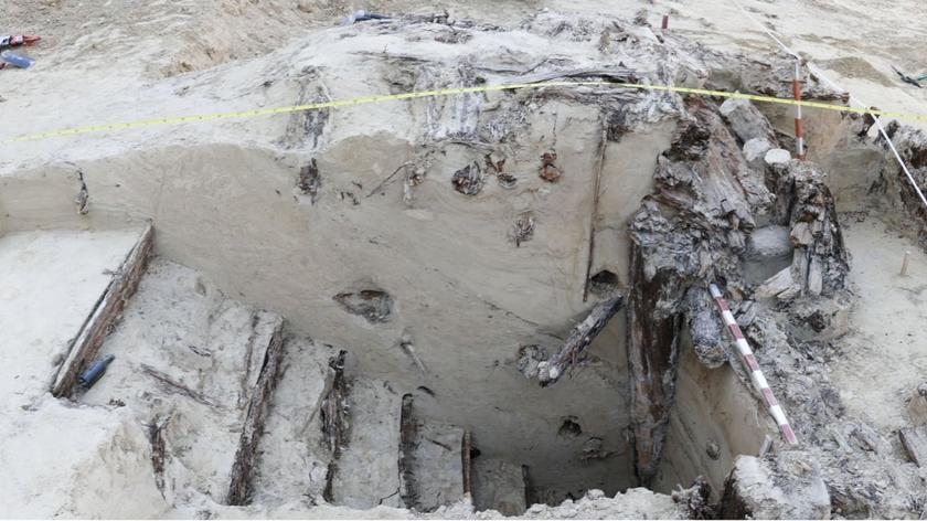 Robotnicy trafili na pozostałości po podziemnym schronie wybudowanego przez Niemców (materiał z 2.07.2021)