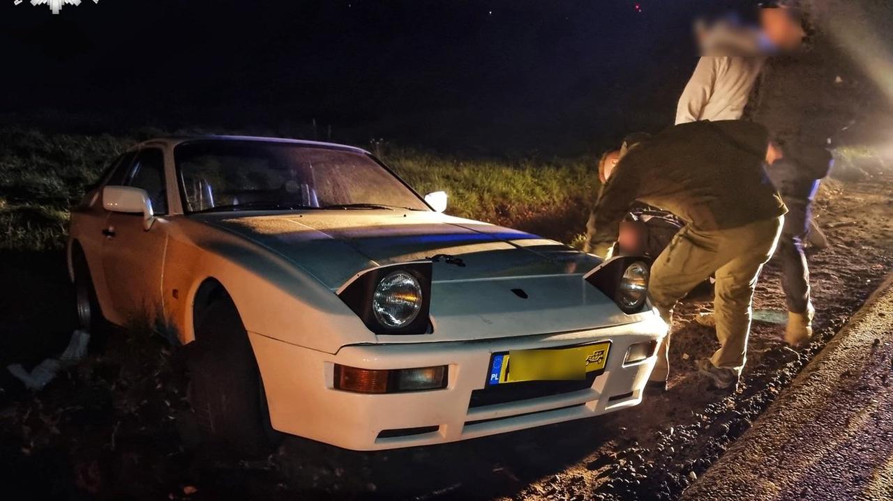 Ukradł zabytkowe porsche i próbował je podpalić