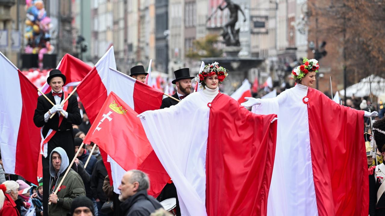 Polskie miasta w bieli i czerwieni. Tak świętowały niepodległość