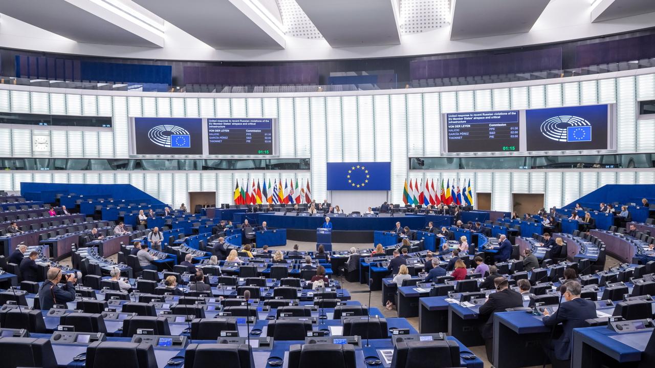 "Agenci są także tu, na tej sali". Europoseł apeluje o walkę z rosyjskimi wpływami