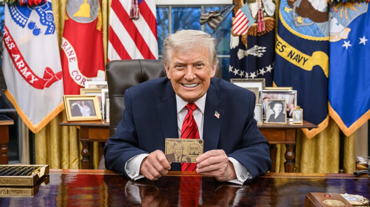 Ruszają wnioski o "złote karty" Trumpa. "To trochę jak zielona karta"