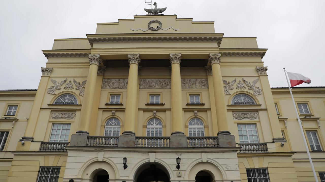 Ostra reakcja stołecznej policji na wpis pracownika Republiki. Pozew i zawiadomienie do prokuratury