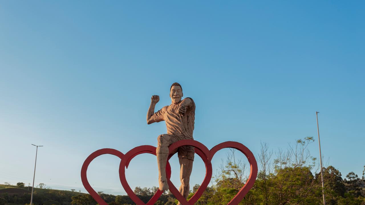 Pele wraca do Brazylii. Markę przejęła rodzinna firma Neymara