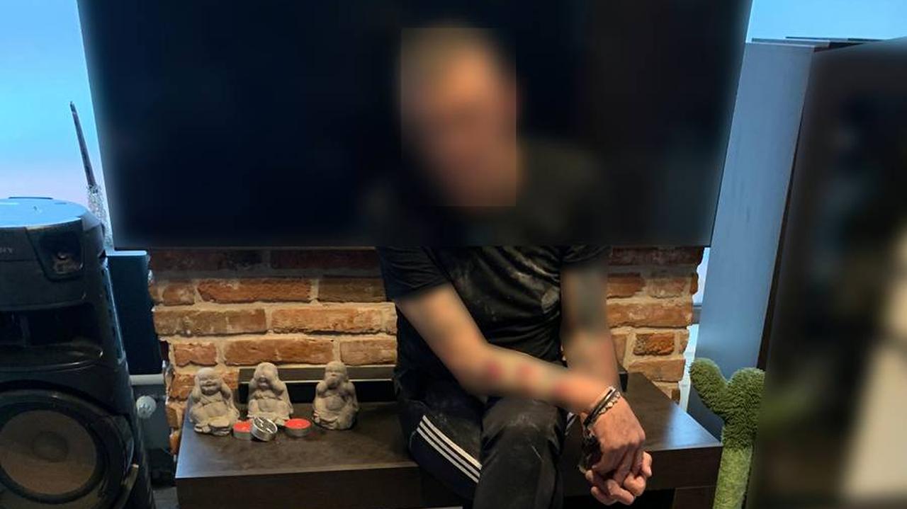 Poszukiwany po napadzie z bronią wpadł podczas okresu próbnego w nowej pracy