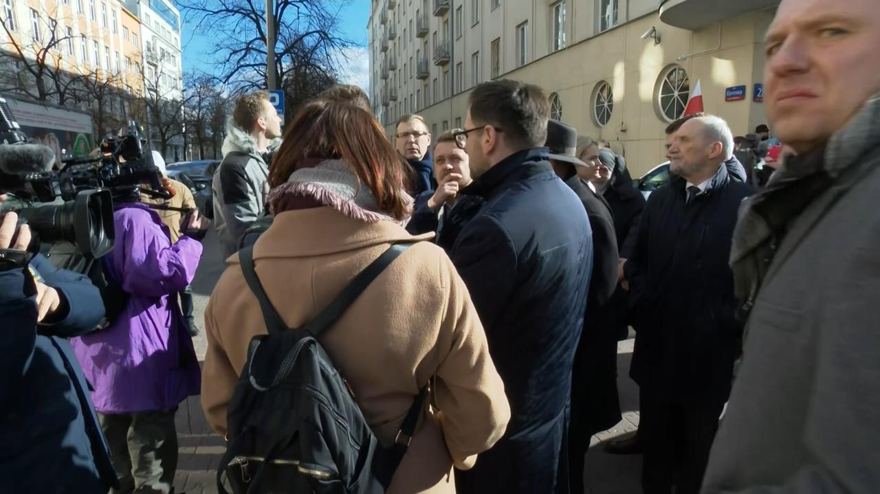 Europoseł PiS na demonstracji: ja ją pchnę. Prokurator Wrzosek: chciał mnie pan pobić?