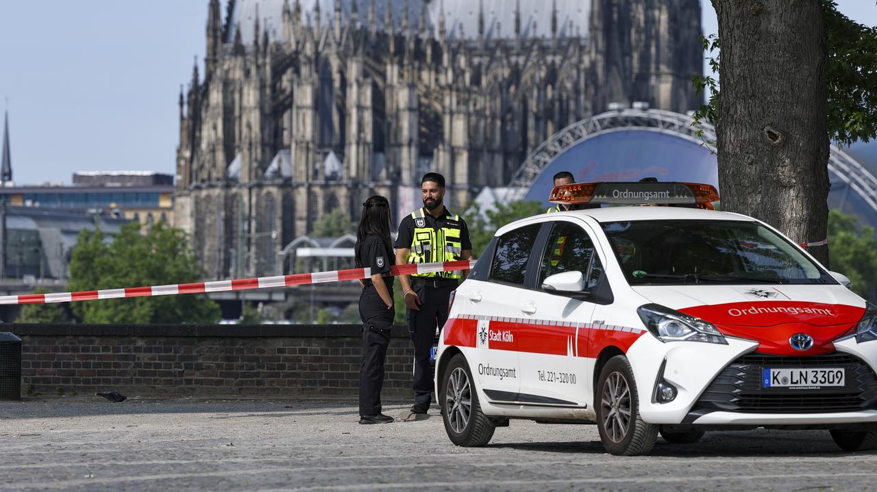 Ponad 20 tysięcy ewakuowanych i trzy niewybuchy. Telewizja przerwała program