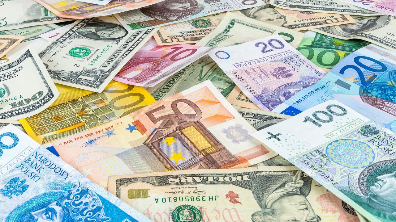 Złoty pod presją