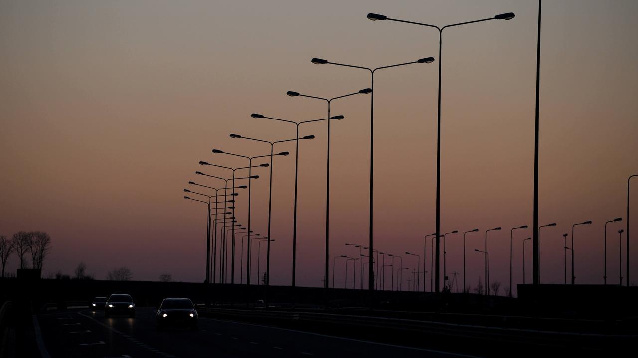 Ciało kobiety na autostradzie