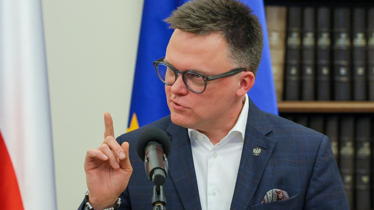 Afera Collegium Humanum. Ocenią autentyczność podpisów Szymona Hołowni