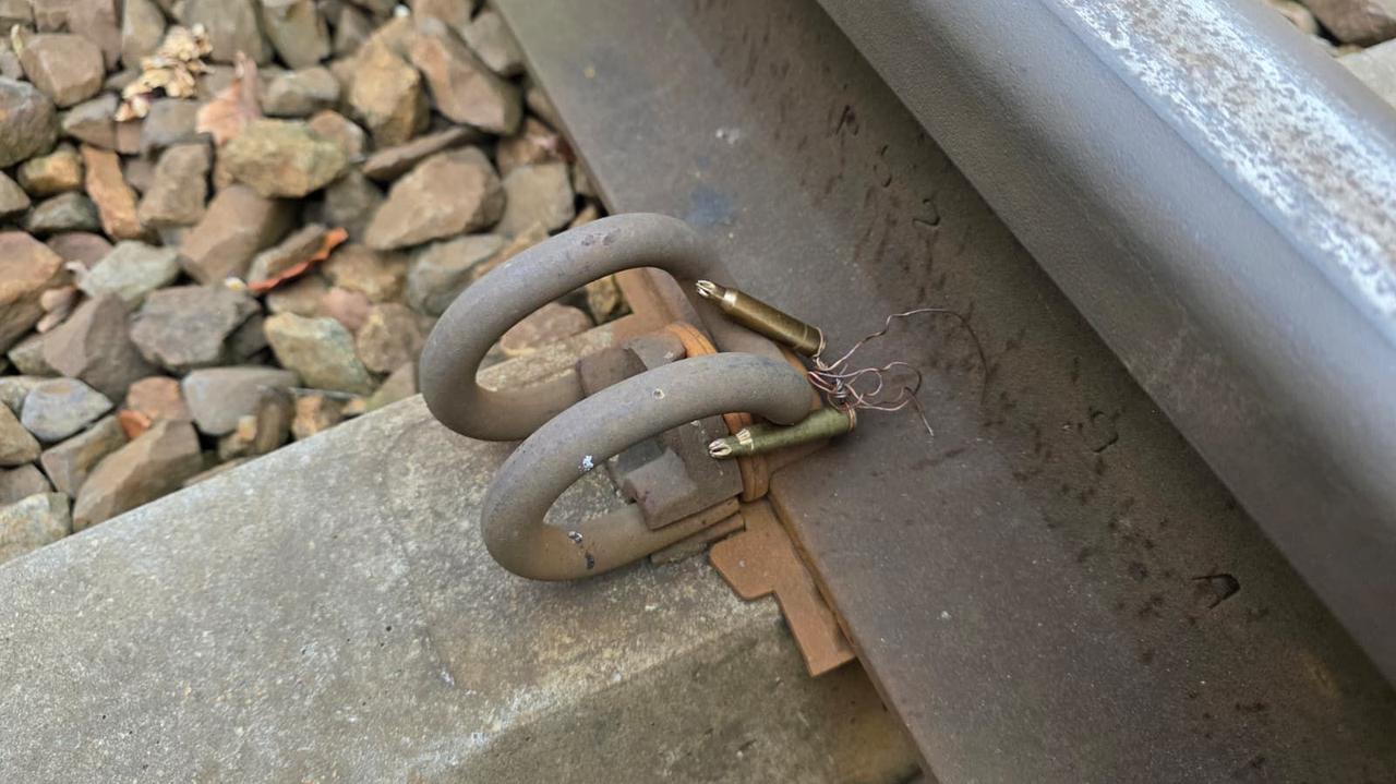 Naboje karabinowe na torach. "Próba sprawdzania reakcji służb"