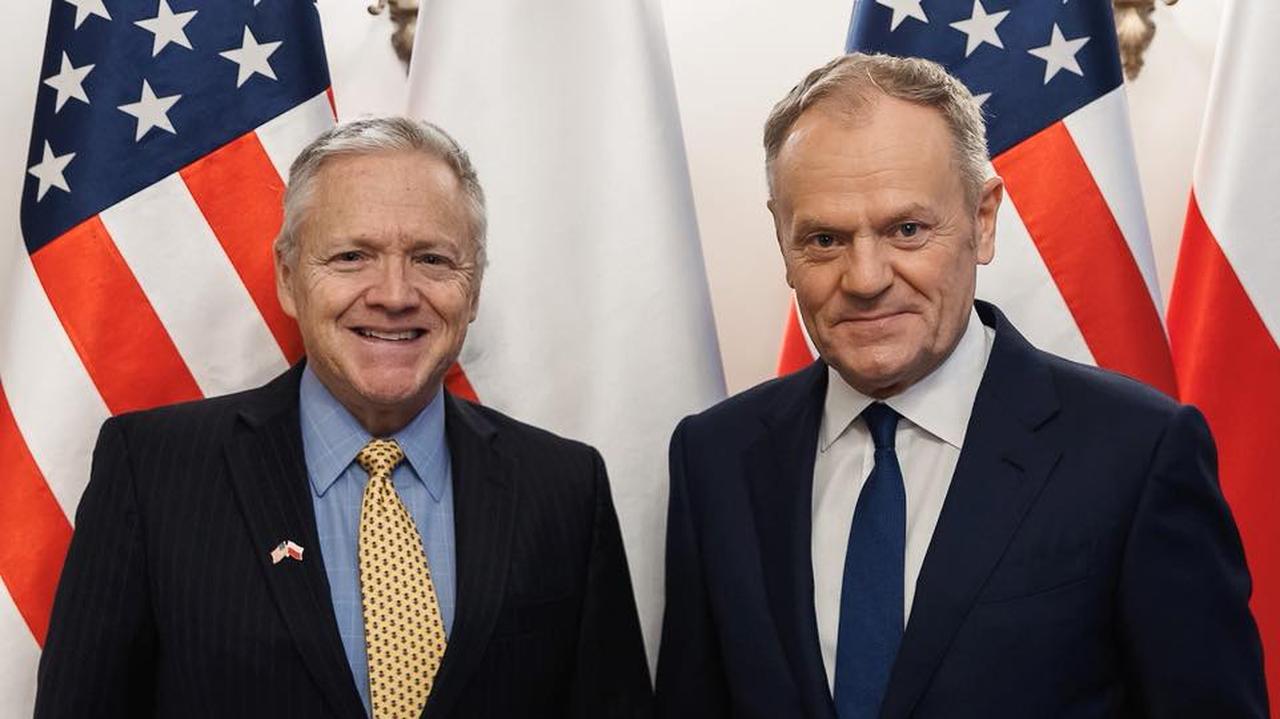 "Szanować, a nie pouczać". Tusk zwrócił się do ambasadora USA