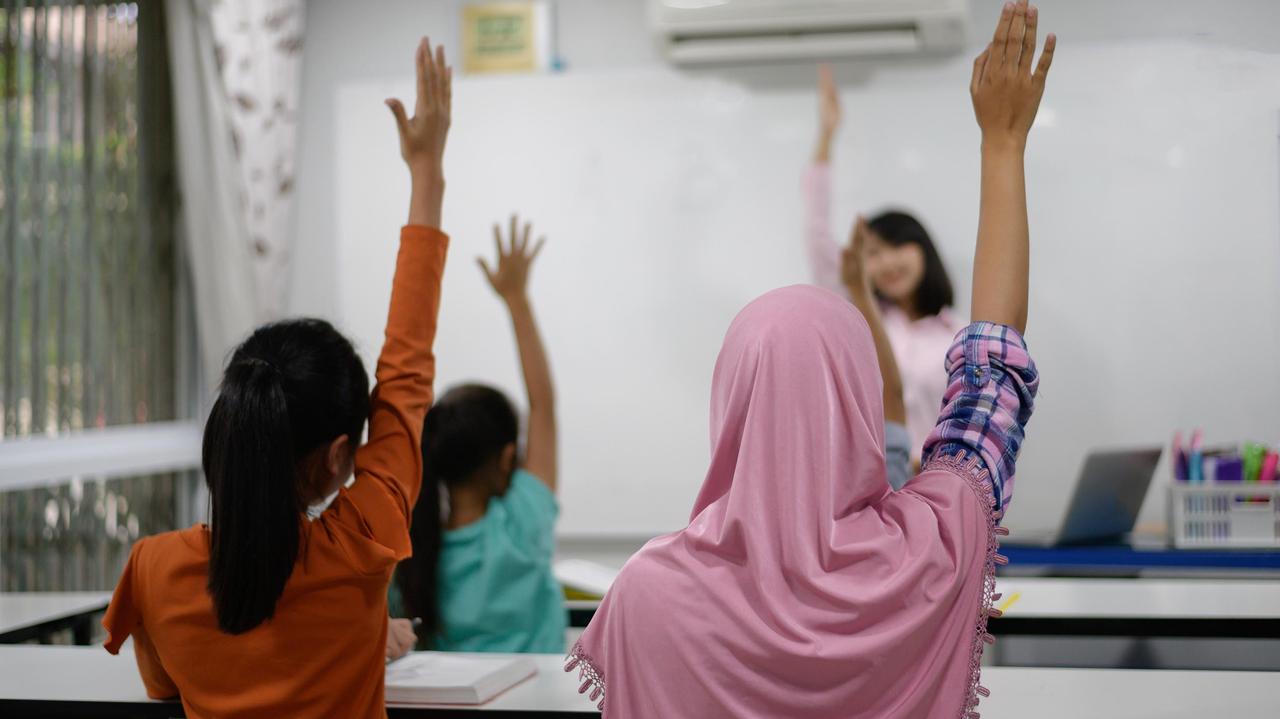 Zakaz muzułmańskich chust w szkołach. "Symbol ucisku"