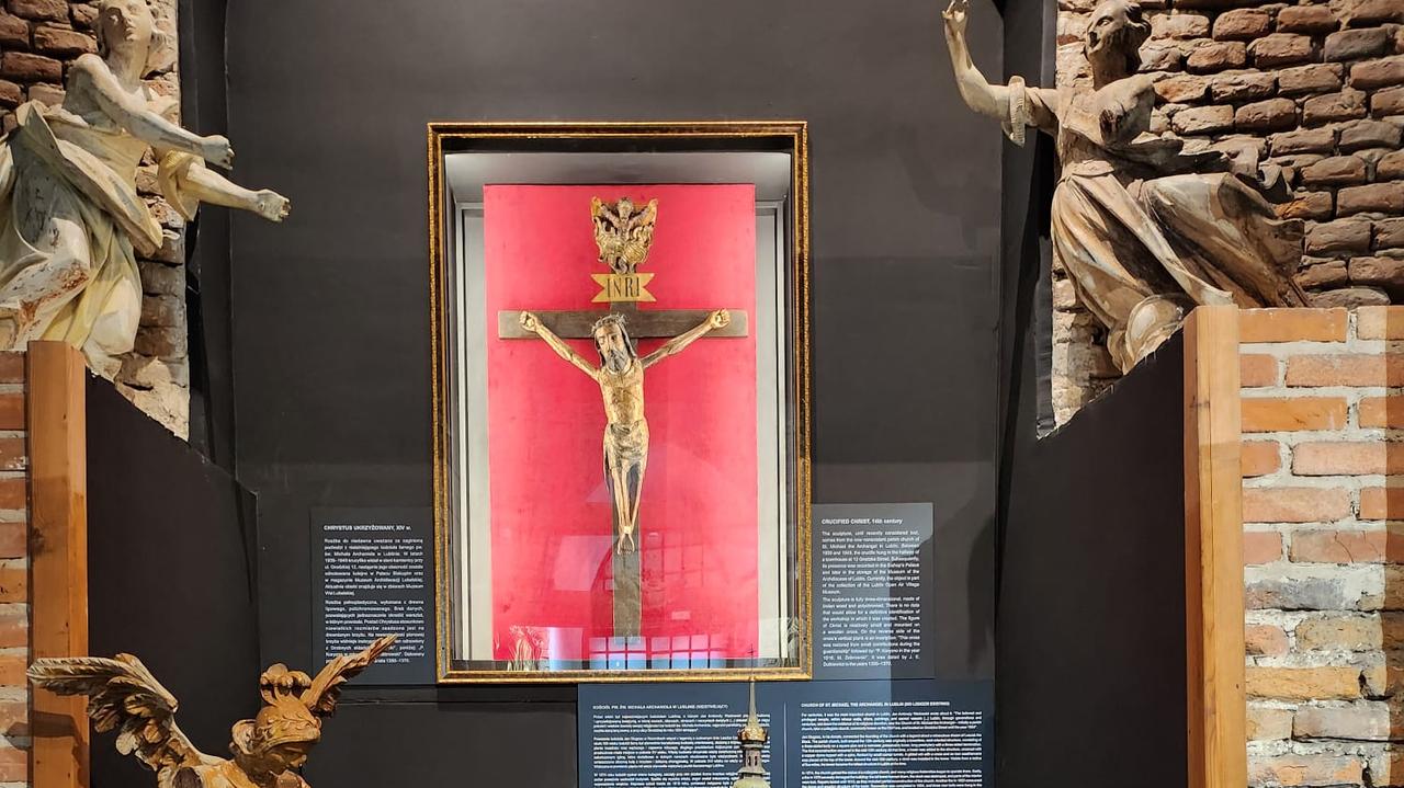 Kościół już nie istnieje, ocalał krzyż z XIV wieku