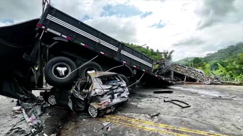 Bus and truck collision, Teofilo Otoni in the state of Minas Gerais, Brazil (December 21, 2024)