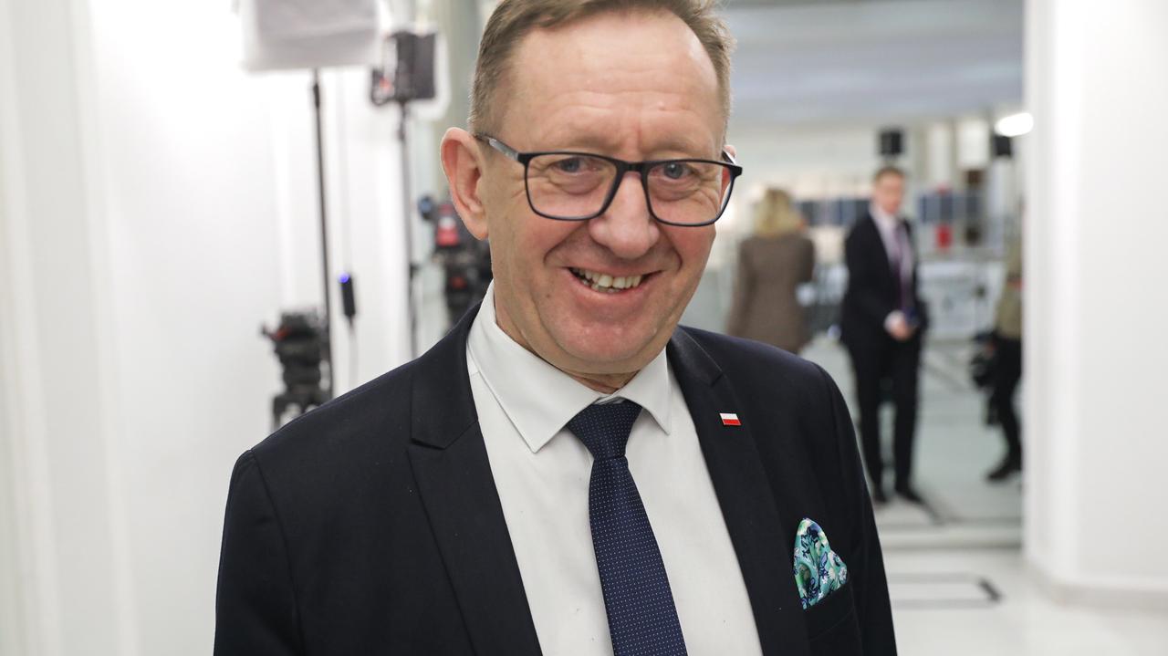 Odwieszony poseł PiS o Kaczyńskim. "Jest takim naszym ojcem"