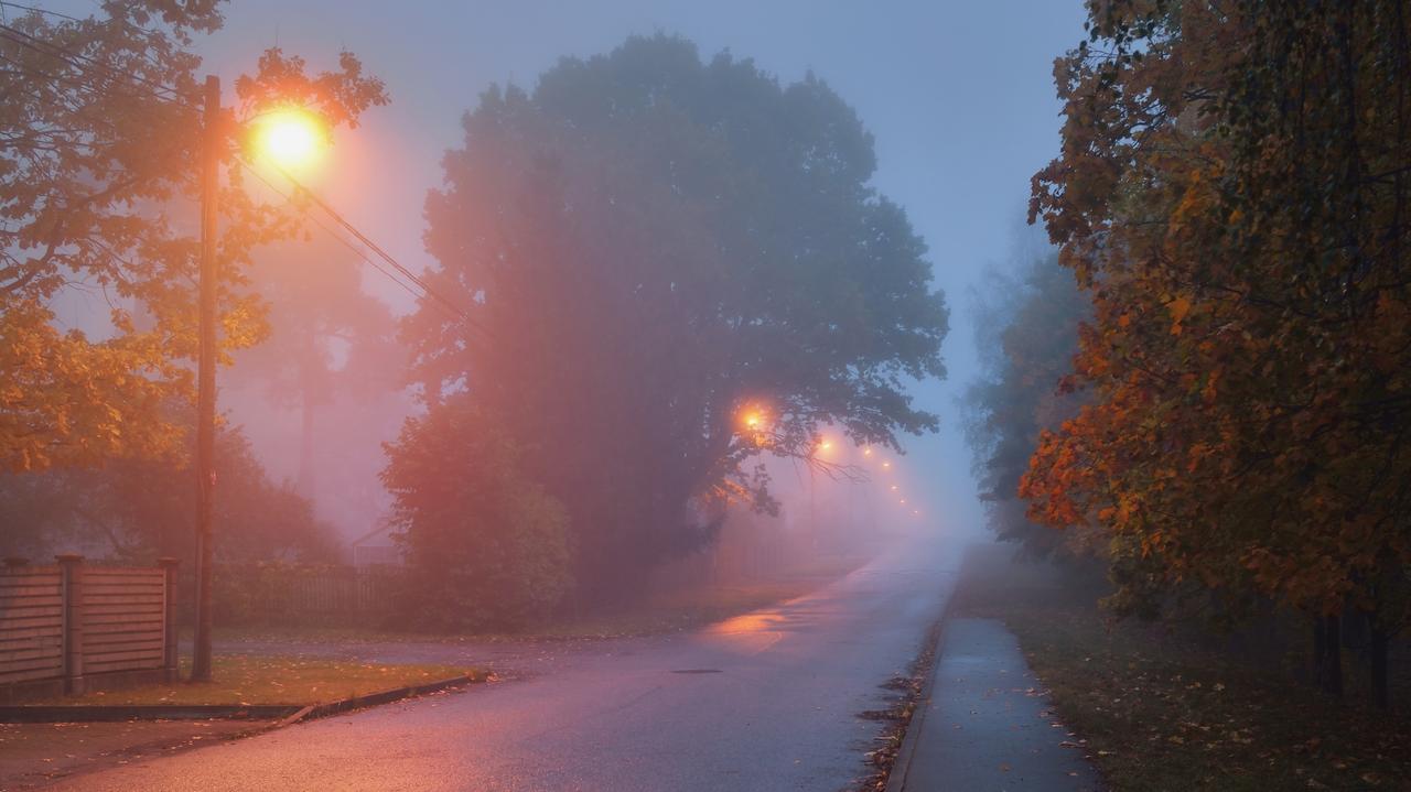 Mglisty i mroźny poranek. IMGW ostrzega