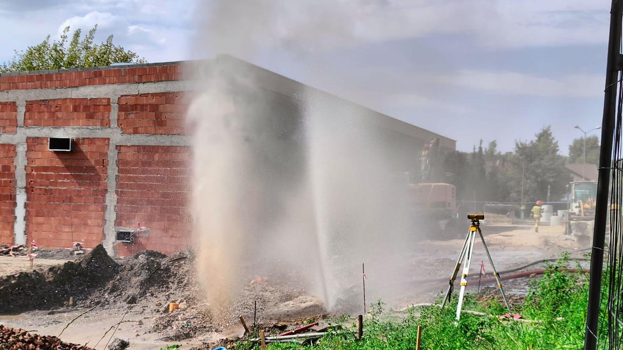 Koparka uszkodziła rurociąg z gazem