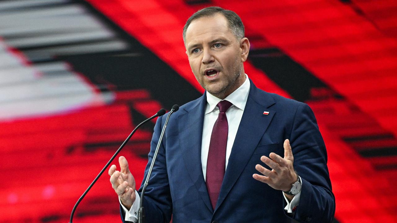 "Szemrana przeszłość" Nawrockiego. "To jak napluć Polakom w twarz"