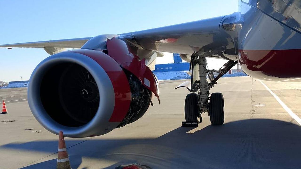 Rosyjski samolot pasażerski "rozpadł się w trakcie lotu". Musiał awaryjnie lądować