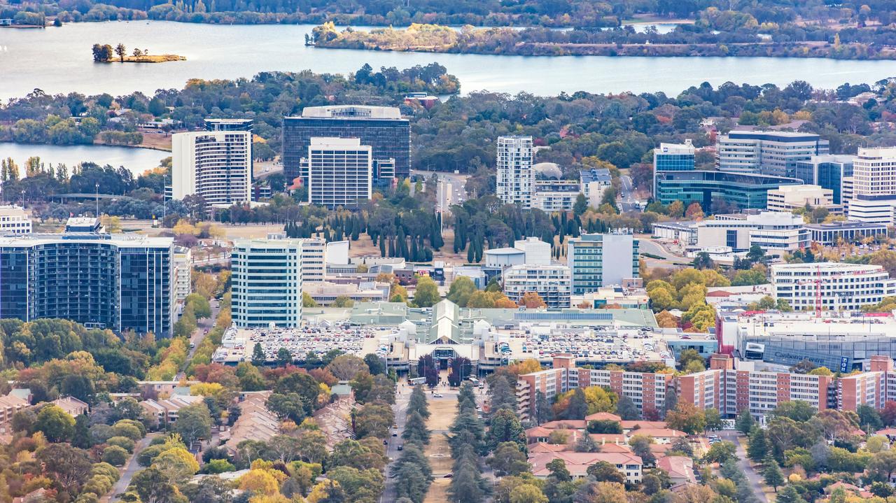 Zamkną prawie 70 szkół. Z powodu obaw o obecność azbestu w piasku