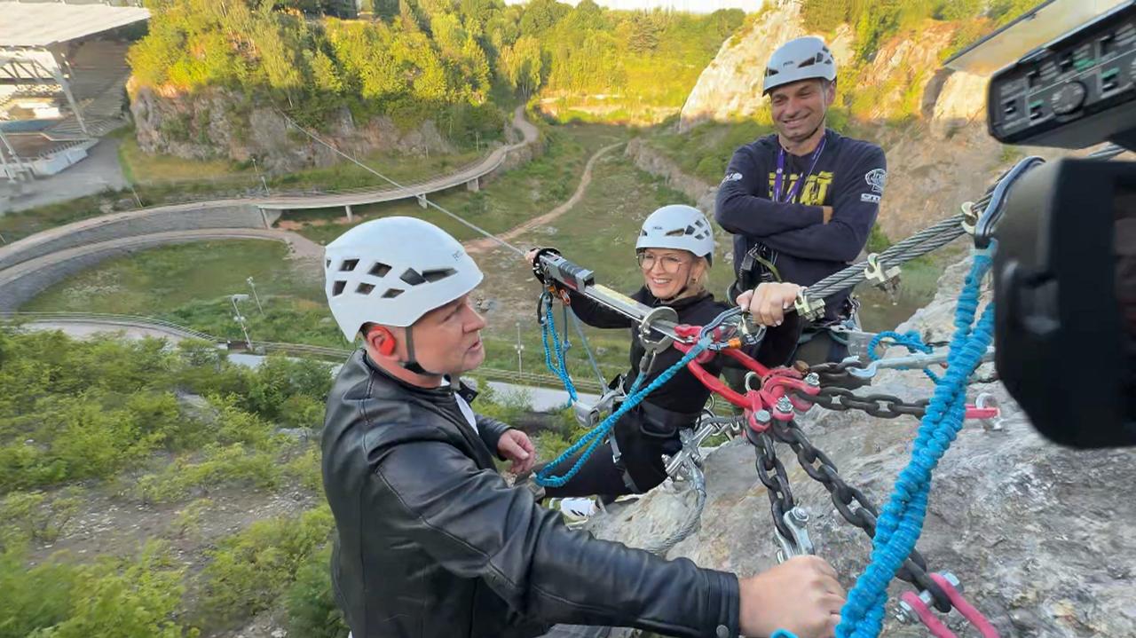 TVN24 celebrates birthday in Kielce — host arrives via zip line