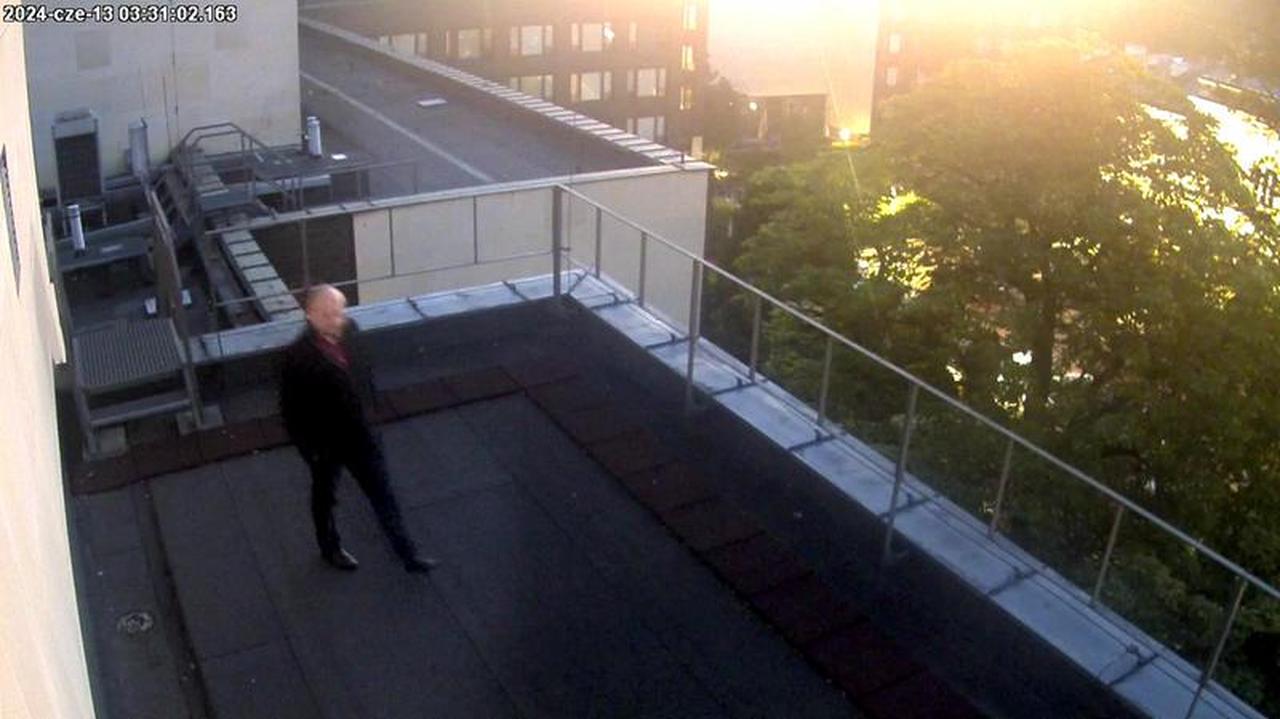 Le député Dariusz Matecki sur le toit du Sejm.  Il y a une décision sur la pénalité