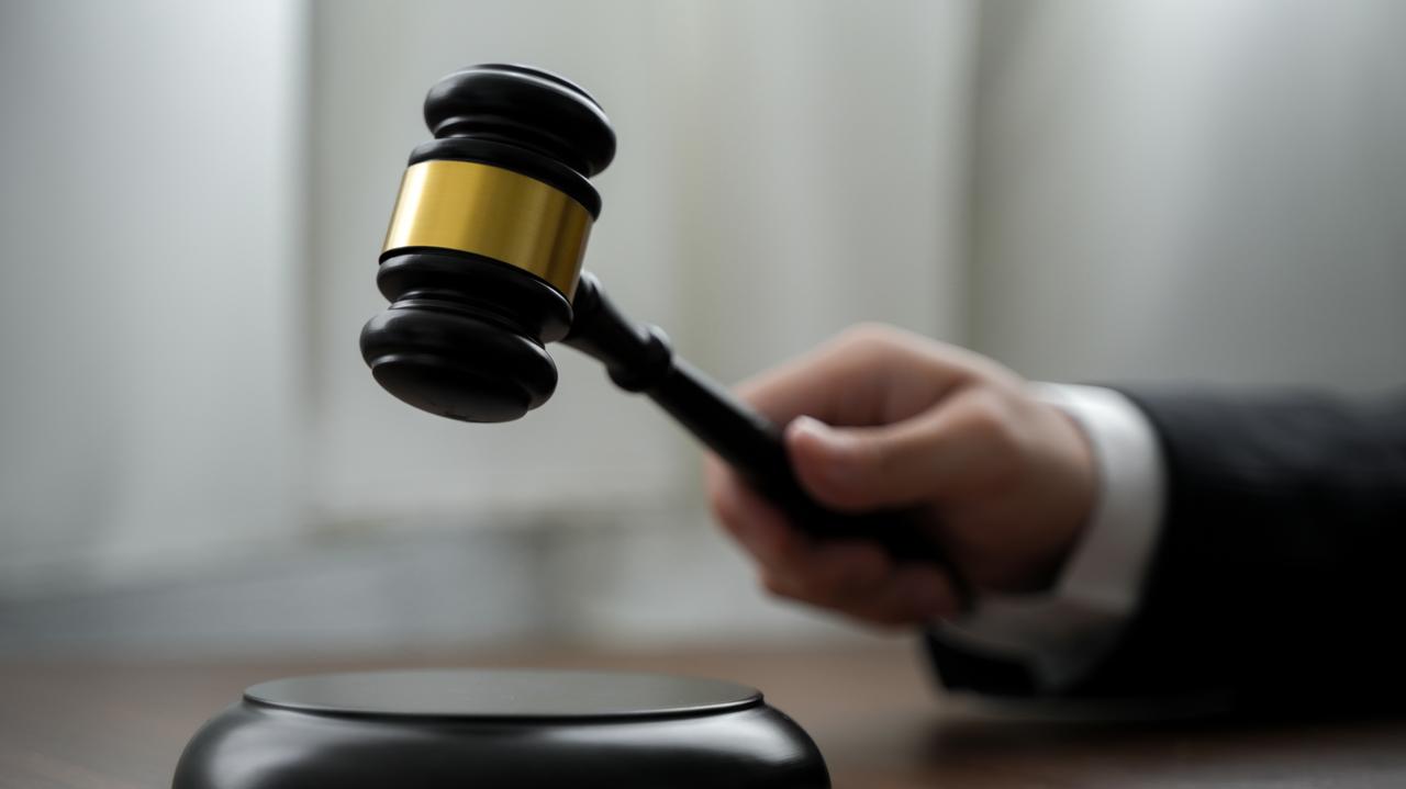 Sztuczna inteligencja w sądzie: fałszywe cytaty i nieistniejące nazwiska