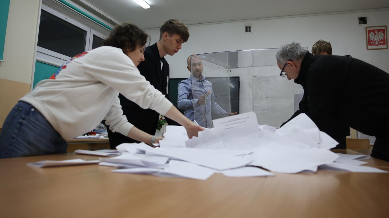 Election results, Trump's conversation with Putin, Tusk's appeal