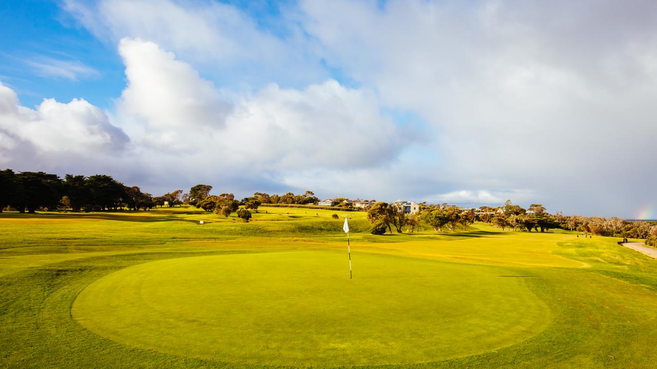Piorun śmiertelnie ranił golfistę. Pogoda była idealna