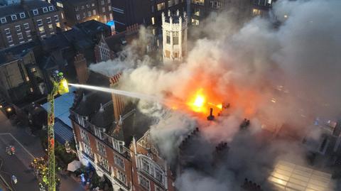 Akcja gaszenia pożaru hotelu Chiltern Firehouse w Londynie