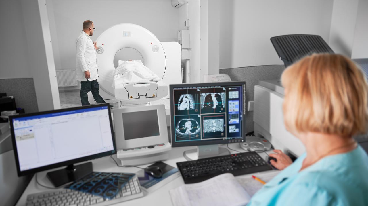 Kiedy tomografia, kiedy rezonans? To musisz wiedzieć o badaniach obrazowych