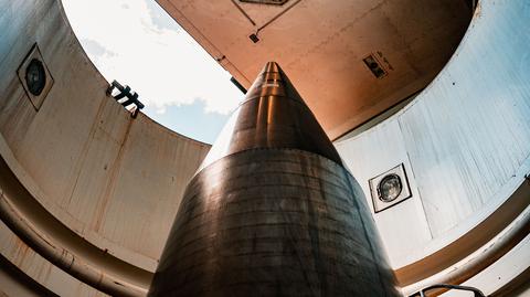 Amerykański pocisk Minuteman III w silosie