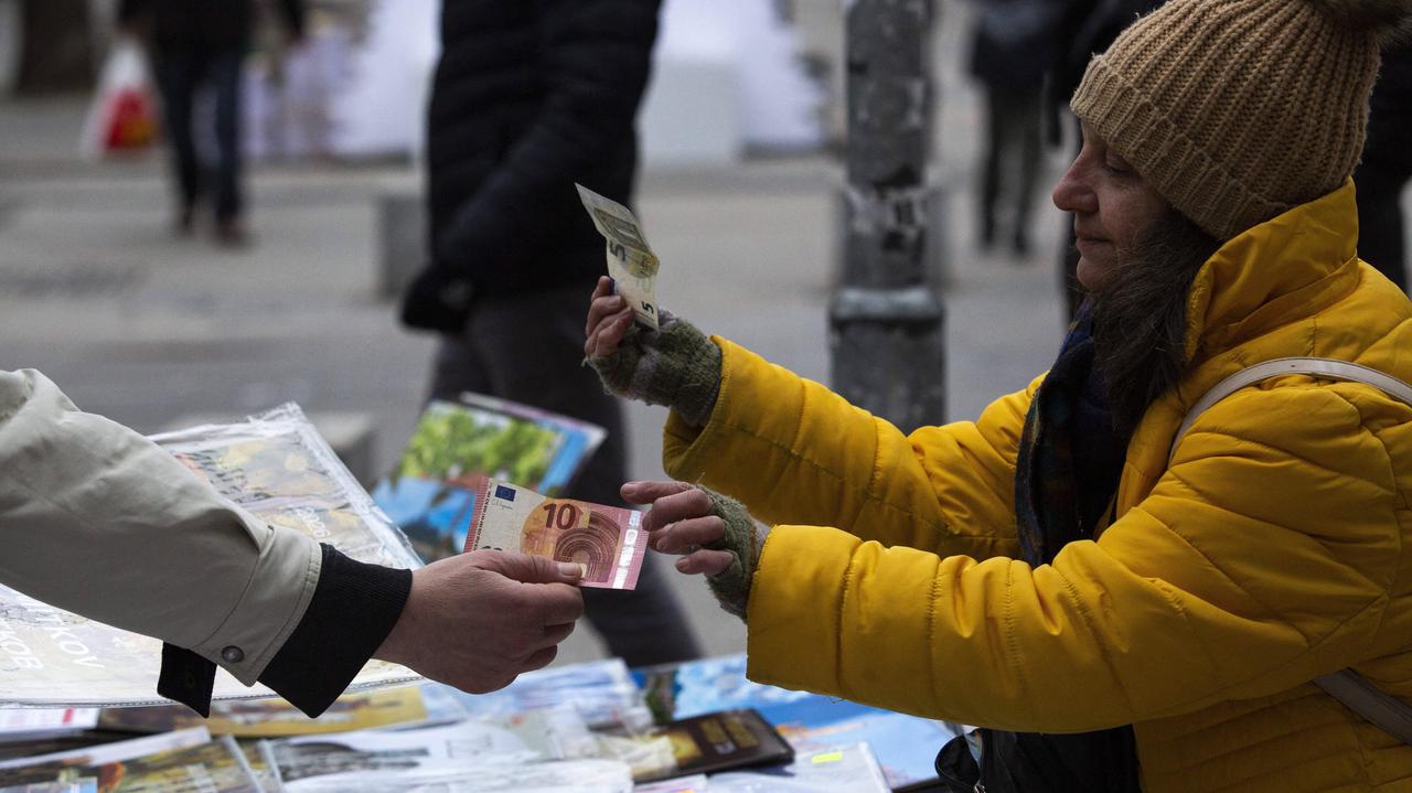 Miesiąc z euro. Chleb z marketu, "kuriozalne sytuacje" i nieuczciwe firmy