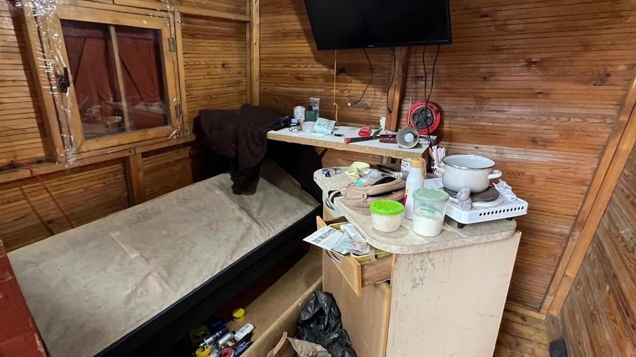 Z dziewięciomiesięcznym synem ukrywał się na działce, w organizmie dziecka wykryto kokainę