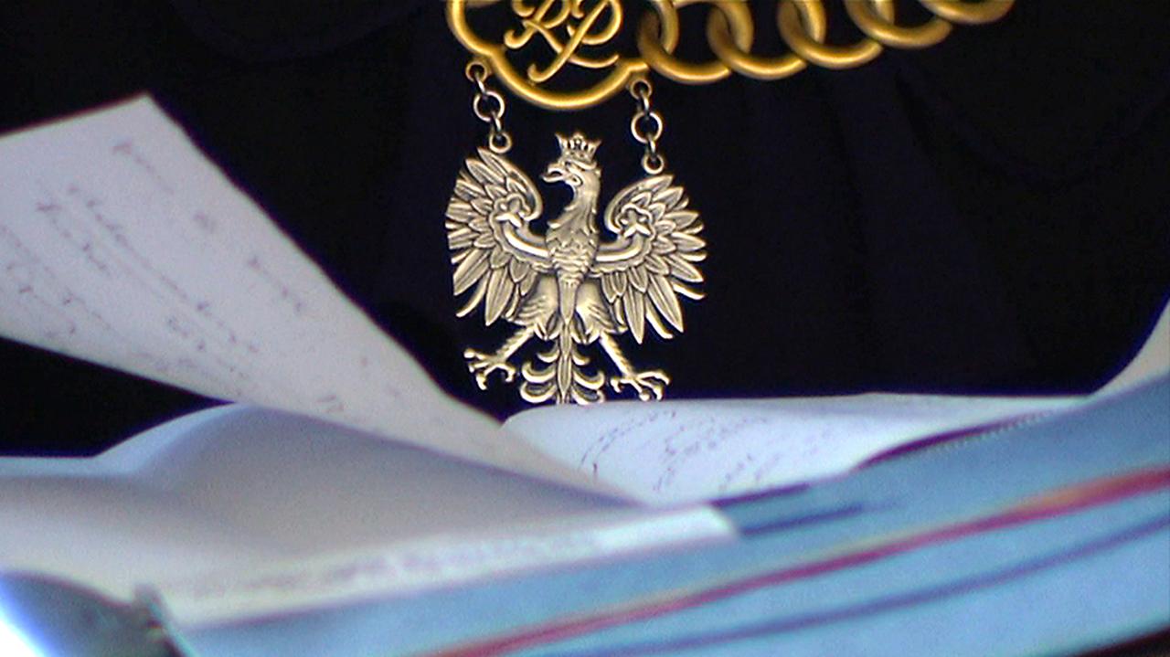 Prokuratura: Bił matkę pięściami, kopał i uderzał śrubokrętem. Akt oskarżenia dla 41-latka