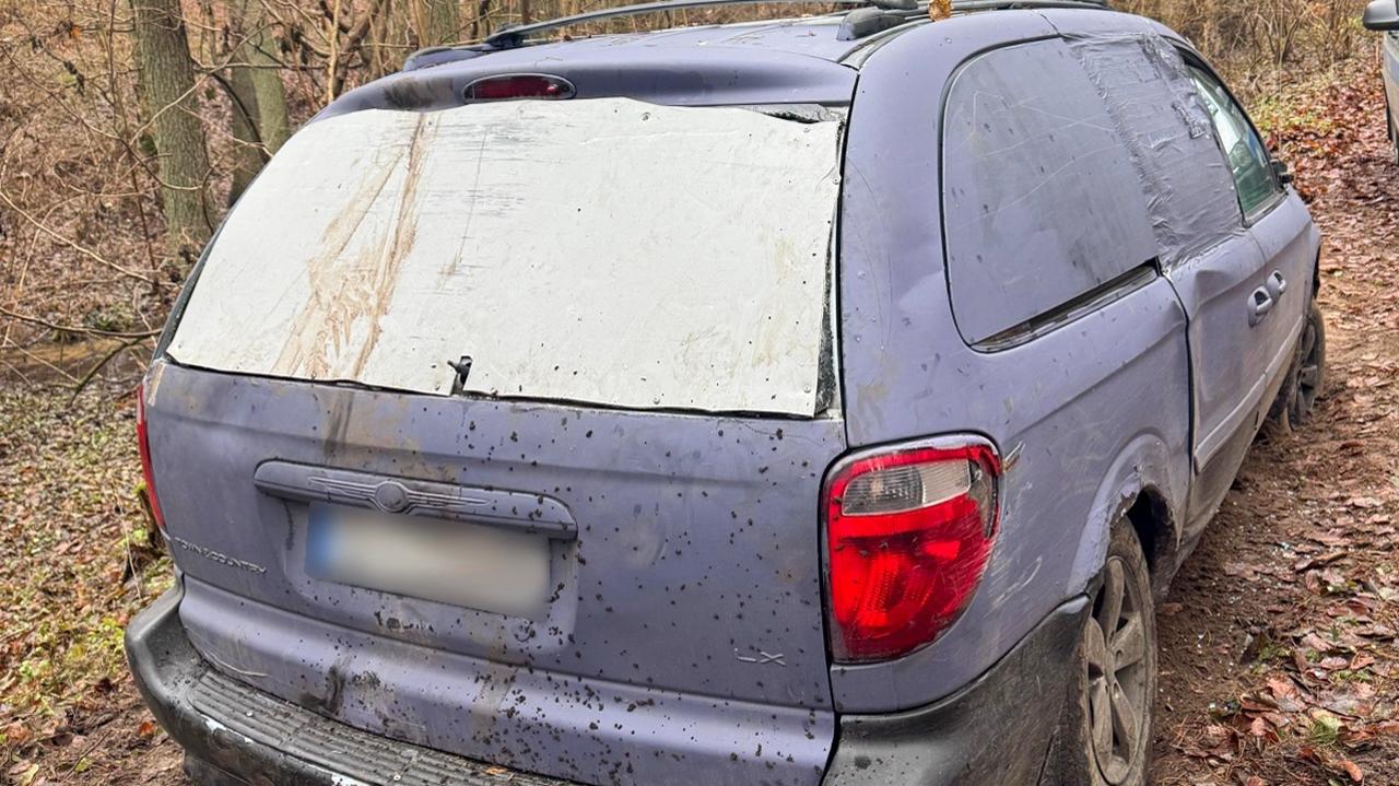 Chciał ukraść drewno z lasu. Wpadł w błoto i w ręce policji
