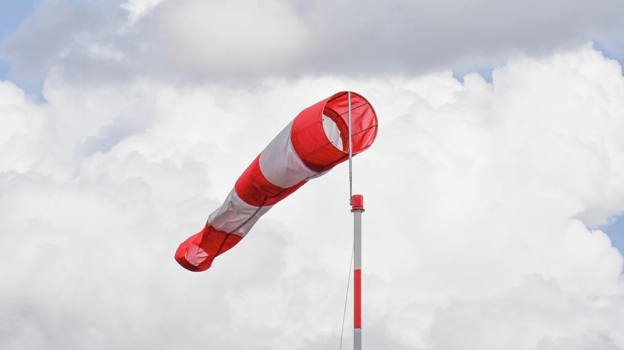 IMGW ostrzega. Porywy sięgną 75 kilometrów na godzinę