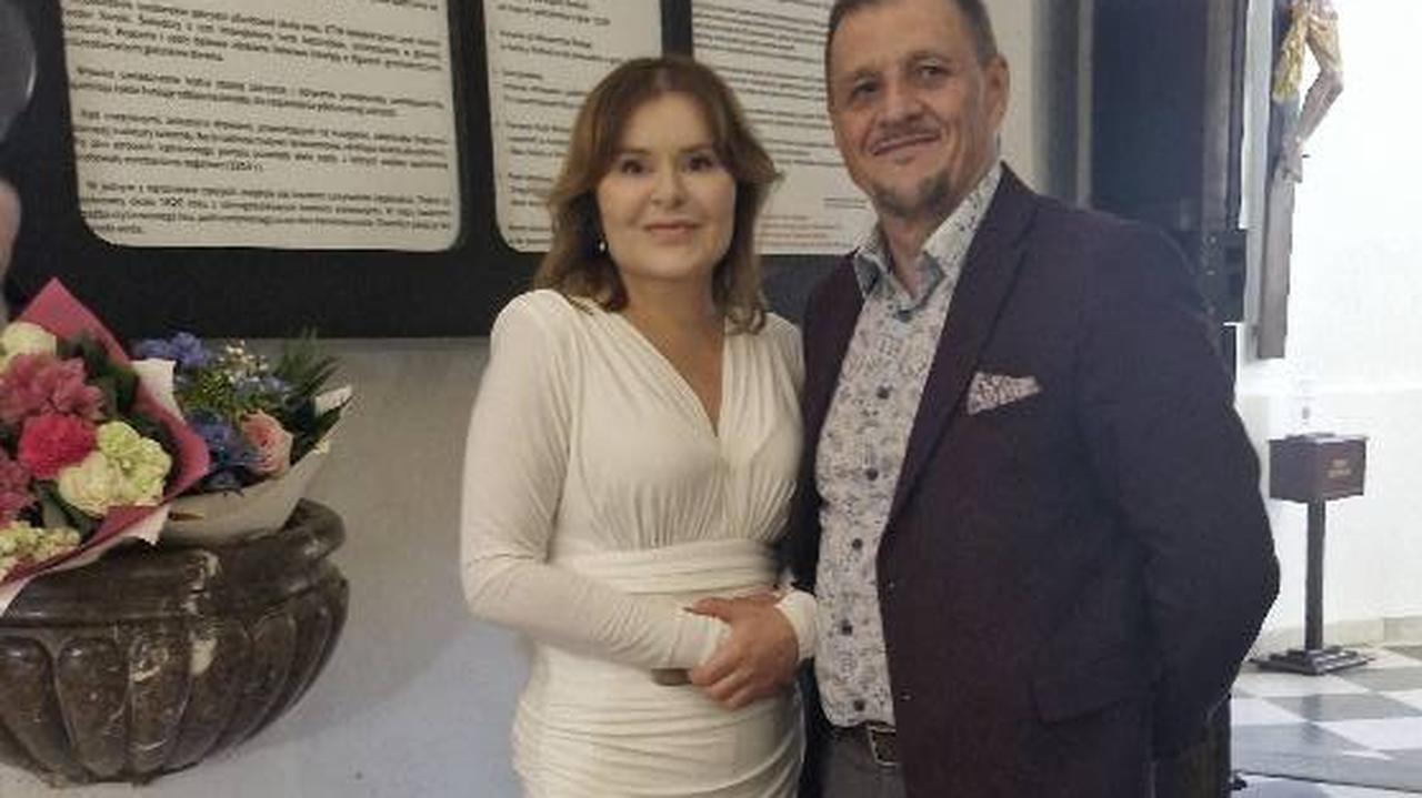 Bukiet w kropielnicy na "prywatnej mszy" posłanki PiS. "Nie zwróciłam uwagi"