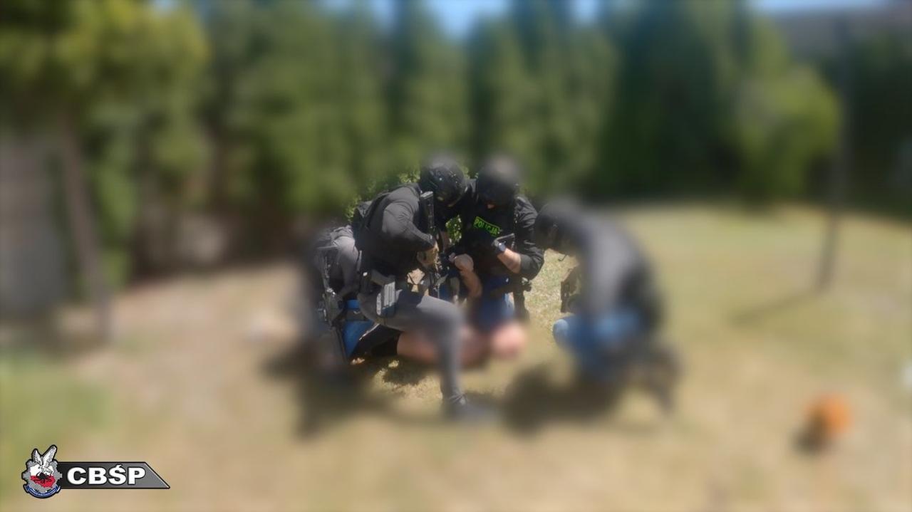 Zmienił wygląd i tożsamość, ukrywał się od lat. Policjanci zatrzymali 39-latka 