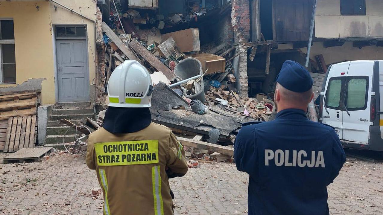 Runęła ściana kamienicy. Ewakuowano starszą kobietę