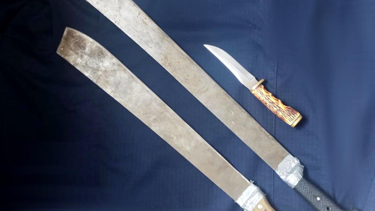 Chodził z maczetami po ulicy. "Przyjechał do księdza"