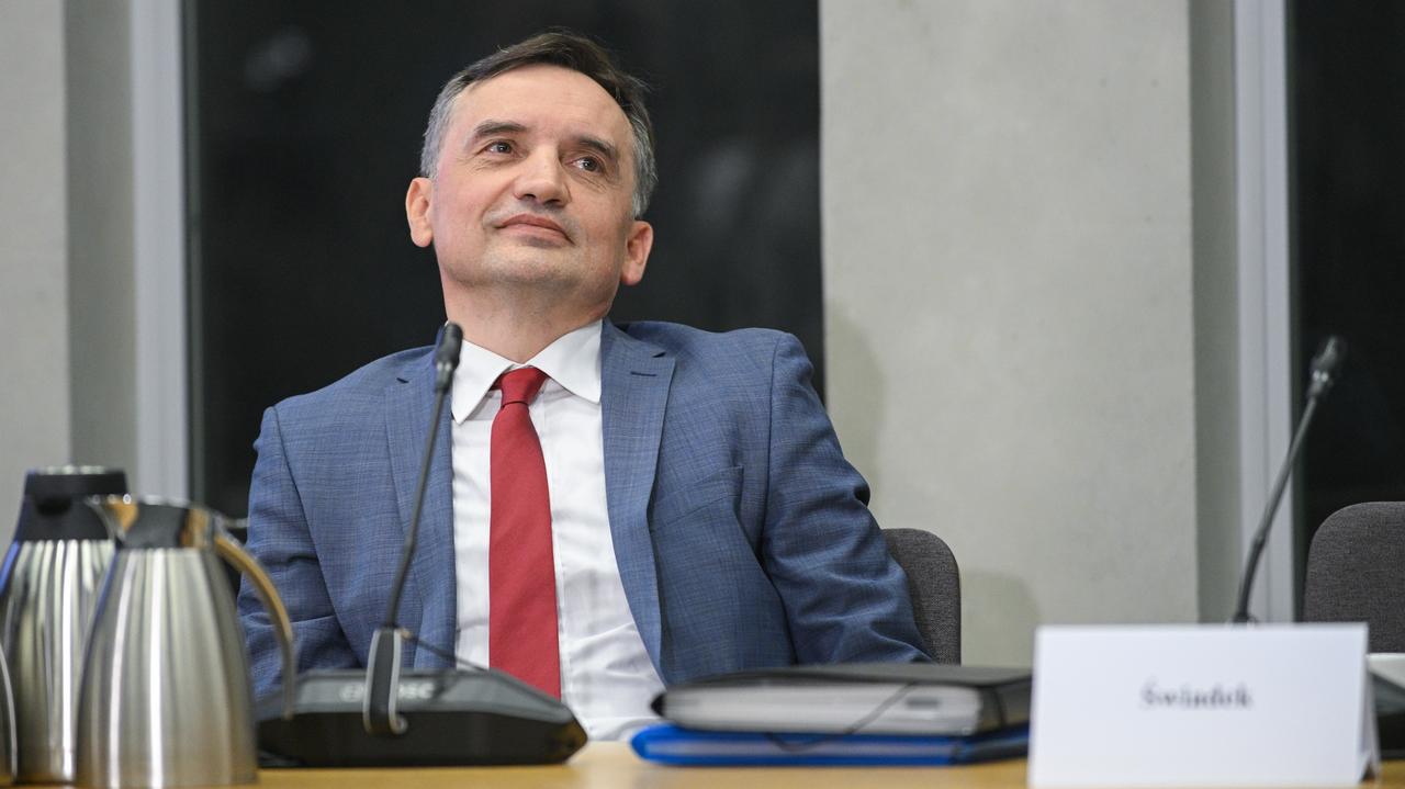 "Nie jestem przed komisją śledczą". Ziobro przesłuchiwany