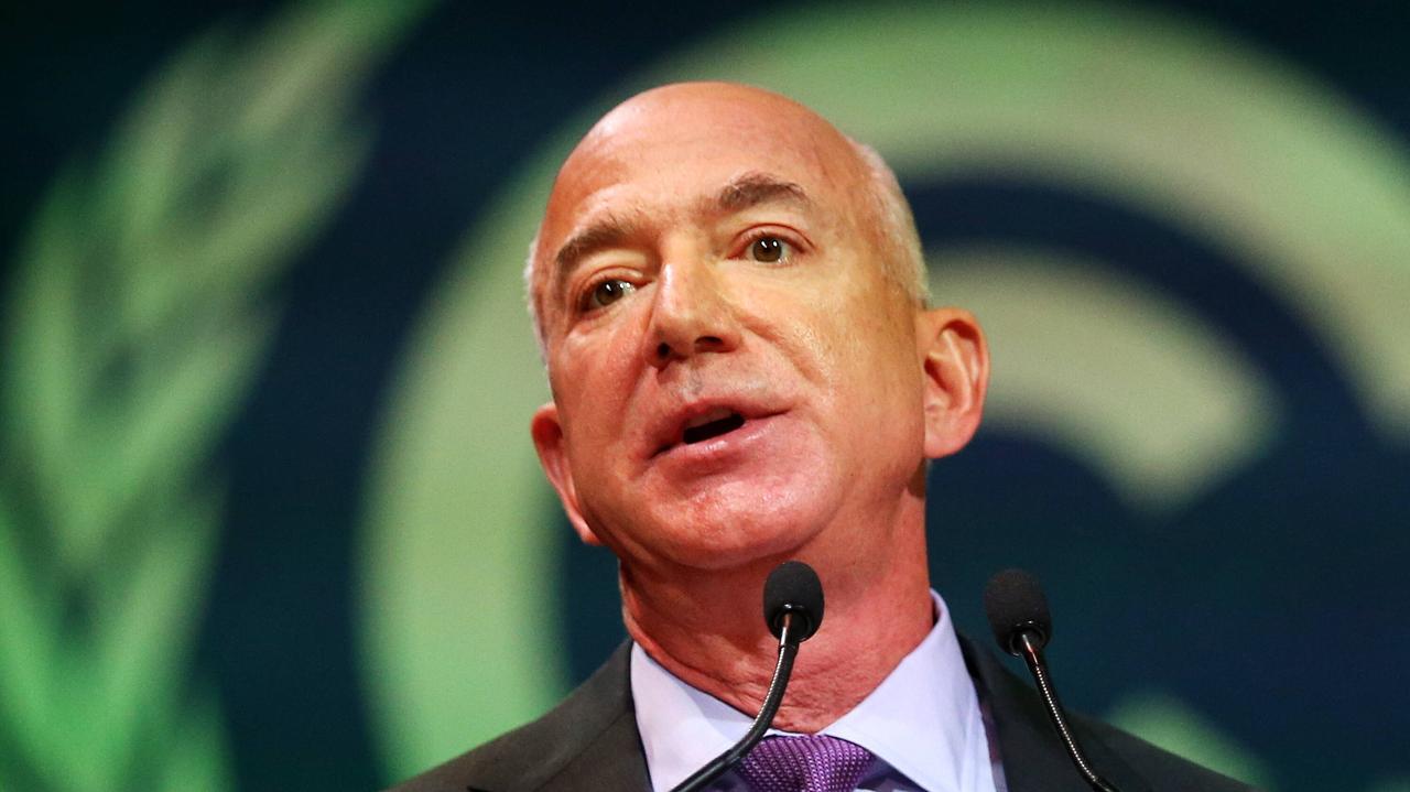 Bezos redukuje udziały w Amazonie. Kurs spółki spada