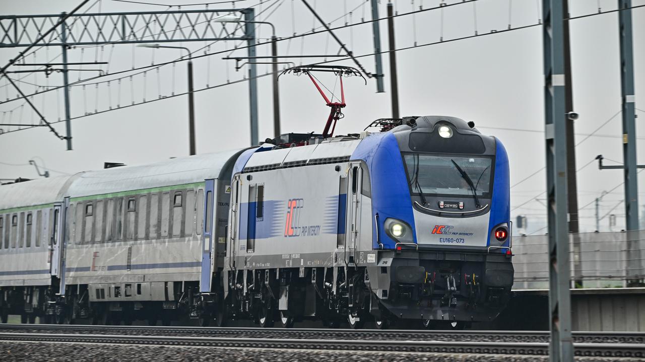 "Wszystkie ręce na pokład", "nie dajmy się zastraszyć". Apele polityków po incydentach na torach