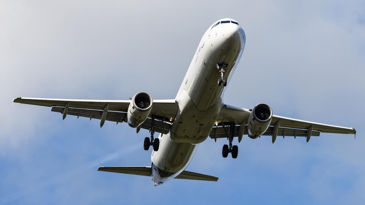 Samolot z 205 osobami na pokładzie leciał bez pilota przez 10 minut