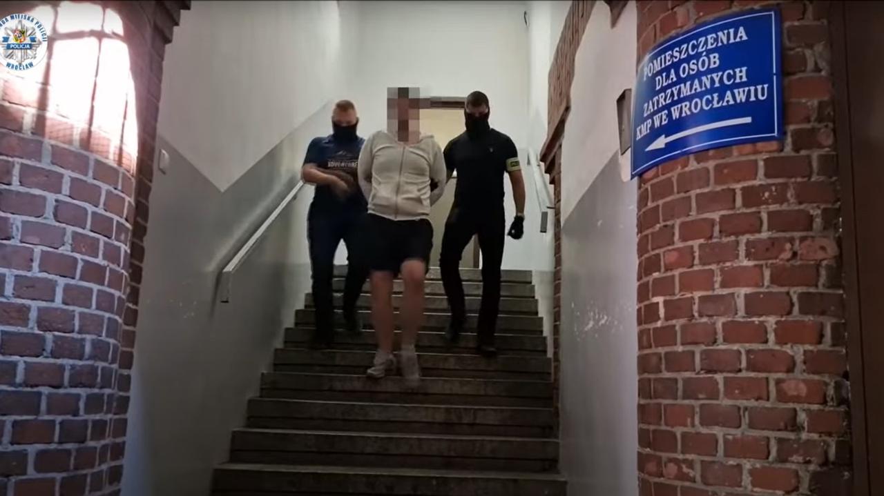 18-latek zatrzymany za oszustwa. Miał wyłudzić 114 tys. zł jako fałszywy bankowiec