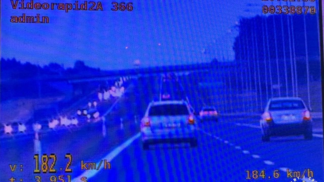 Za szybko i pod wpływem alkoholu. Jechał z dwójką dzieci