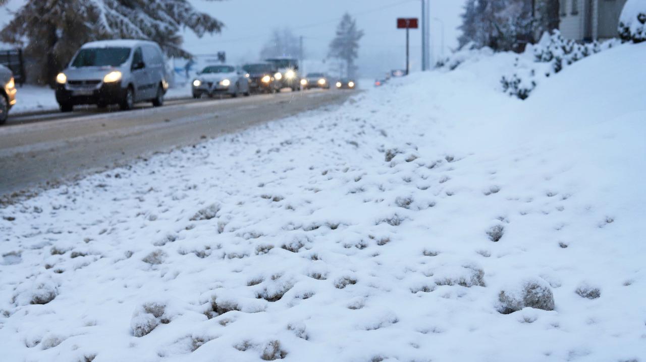 Zakopianka zablokowana po zderzeniu dwóch samochodów