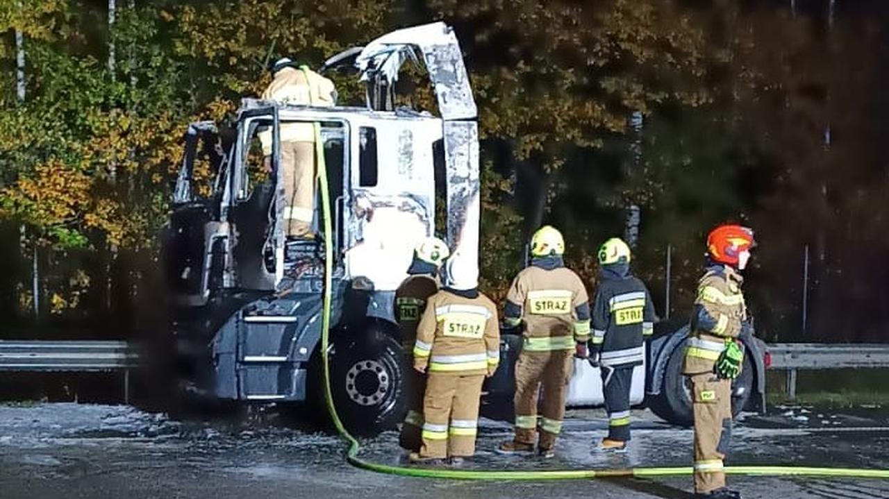 Ciągnik siodłowy spłonął na autostradzie