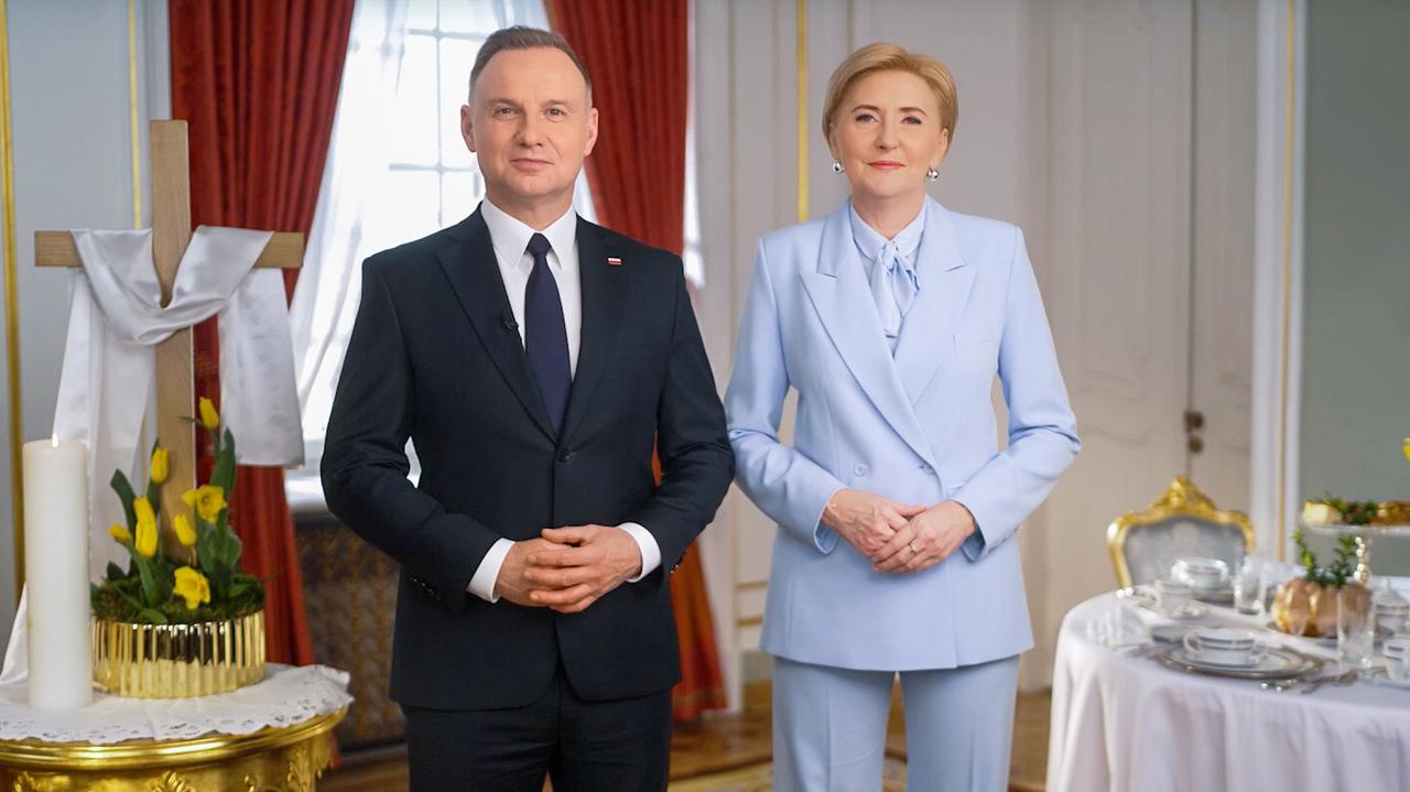 Para prezydencka życzy świąt "wypełnionych spokojem i radością"